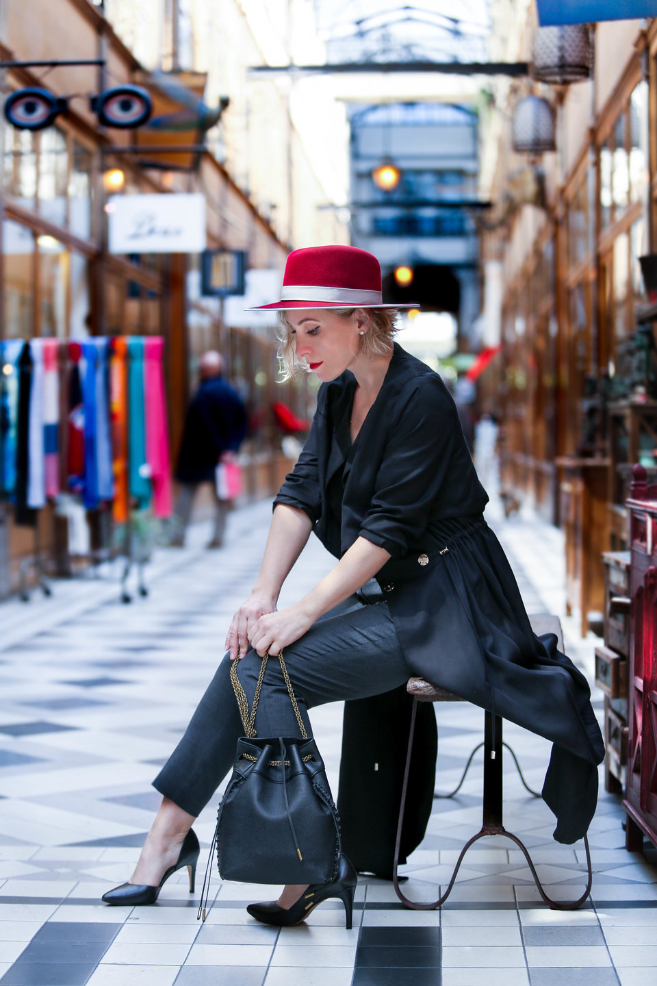 look femme avec trench léger