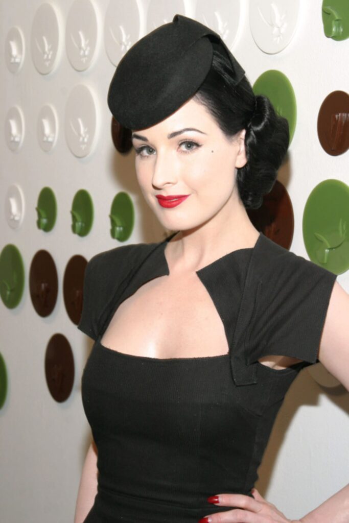 Vêtements vintage avec Dita von Teese